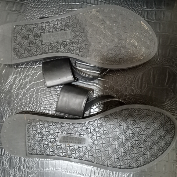 KENNETH COLE 'Reaction' Sandals - Picture 5 of 5